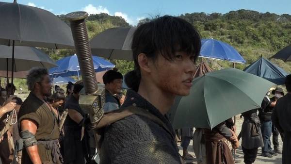 王騎の「ココココ」は大沢たかおのアドリブ!?『キングダム 運命の炎』メイキング映像