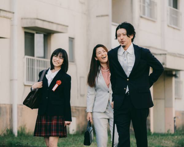 オダギリジョーがプロアルバイターを演じる「僕の手を売ります」地上波放送決定