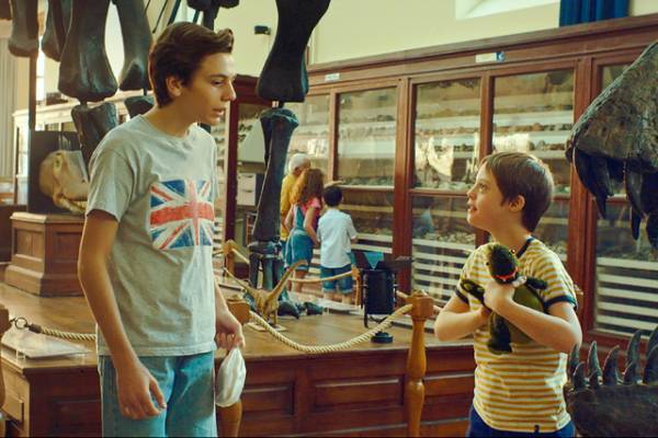 『弟は僕のヒーロー』どこまでも陽気な家族会議の本編冒頭映像到着