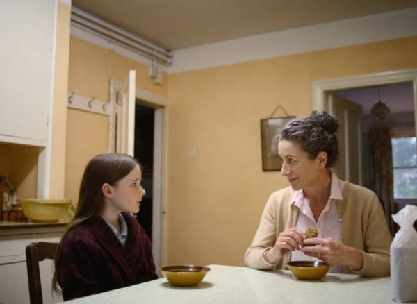 少女と親戚夫婦、ひと夏限りの愛おしい時間切り取る『コット、はじまりの夏』新予告＆新場面写真