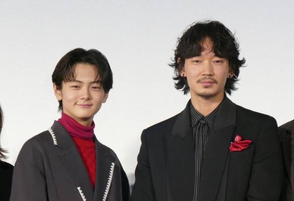 綾野剛「迷いなく情念を込めて」　主演作『カラオケ行こ！』で「紅」裏声熱唱