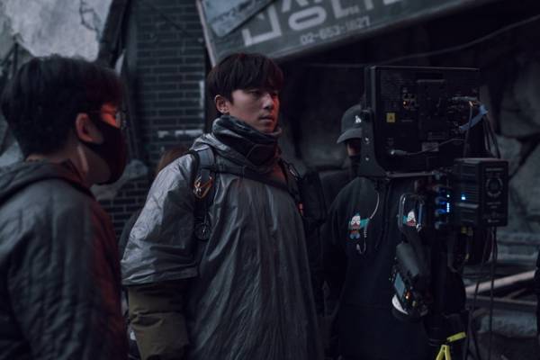 パク・ソジュン、イ・ビョンホンとの共演に感銘「横で見ているだけで、良い影響を」『コンクリート・ユートピア』