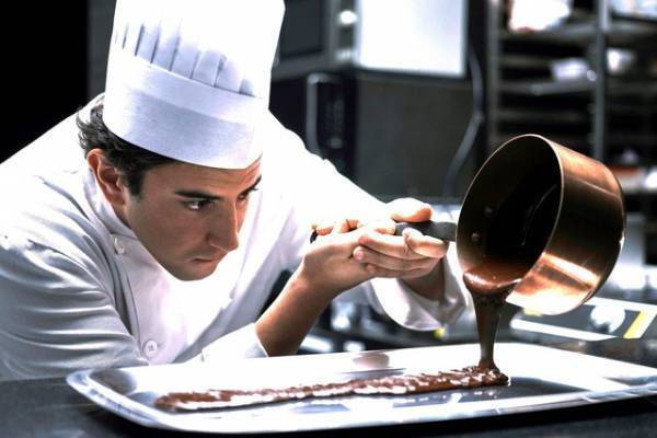 極上スイーツで人生を変える『パリ・ブレスト』艶やかな場面写真＆本予告