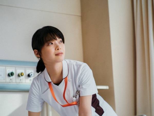 岸井ゆきの「最期のケアまで描く」土ドラ「お別れホスピタル」ビジュアル完成