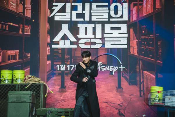 イ・ドンウクは「とても頼りになる先輩」過酷なアクションに挑んだキム・ヘジュンが感謝「殺し屋たちの店」