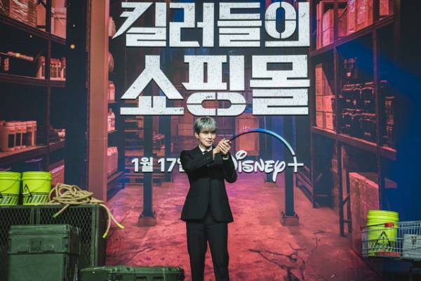 イ・ドンウクは「とても頼りになる先輩」過酷なアクションに挑んだキム・ヘジュンが感謝「殺し屋たちの店」