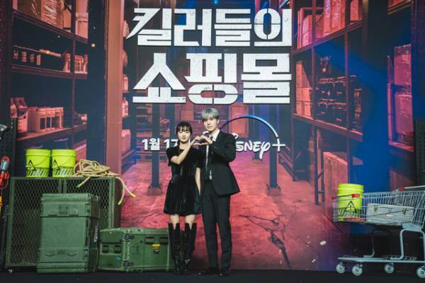 イ・ドンウクは「とても頼りになる先輩」過酷なアクションに挑んだキム・ヘジュンが感謝「殺し屋たちの店」