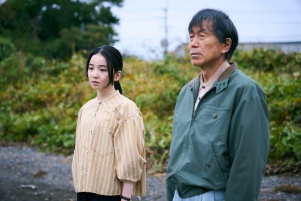 福士蒼汰＆松本まりか、ずぶ濡れで横たわるカットほか『湖の女たち』場面写真