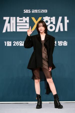 アン・ボヒョンの“ヒーロー能力値”は「想像以上」と監督　「財閥 x 刑事」配信開始