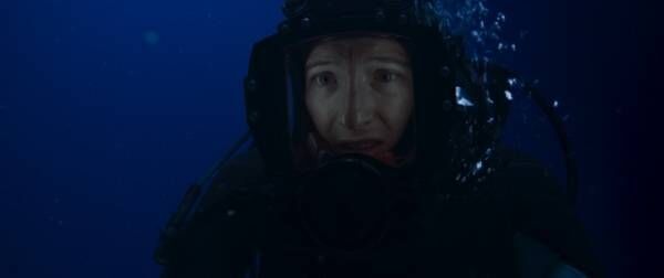 姉妹が海底で極限サバイバル！『DIVE／ダイブ 海底28メートルの絶望』予告編