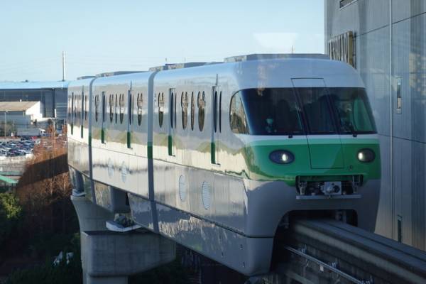 【ディズニー】グリーンの新車両がリゾートラインに！「リゾートライナー（Type C）」全5編成で運行中