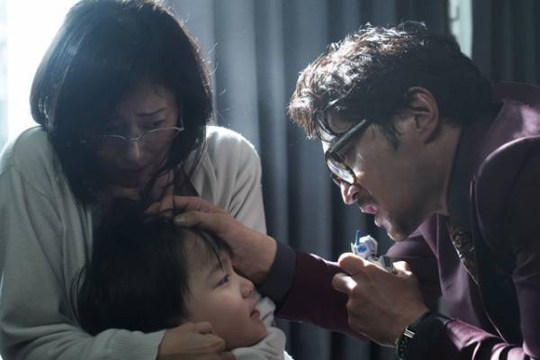 津田健次郎“ラスボス”迫る！ 高橋恭平＆宮世琉弥の姿も『映画 マイホームヒーロー』場面写真