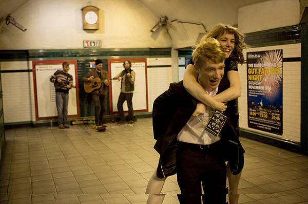 『ビフォア・サンライズ』から『パスト ライブス／再会』まで、運命の出会いに想いを馳せる恋愛映画4選