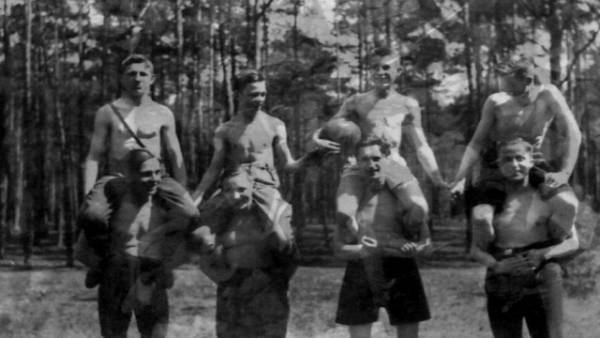 国家が禁じた同性愛『ナチ刑法175条』生きのびた人々の生々しい証言が紡ぐ予告編