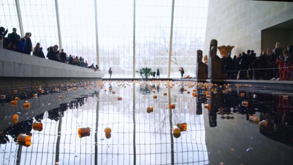 ヴェネチア最高賞『美と殺戮のすべて』写真家ナン・ゴールディンの闘いを追う日本版予告編