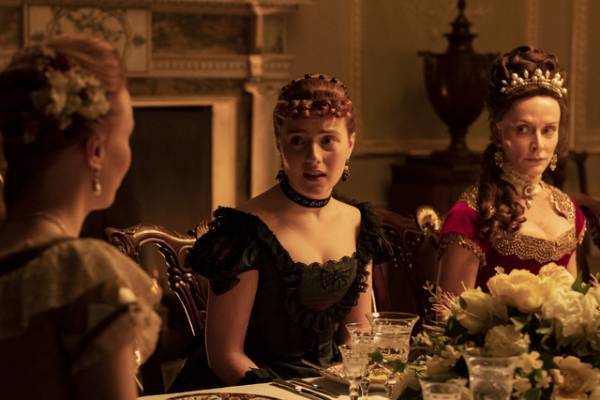 「ダウントン・アビー」のクリエイターが再集結「ベルグレービア 新たなる秘密」3月配信