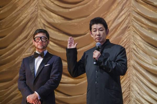 永瀬正敏＆浅野忠信＆佐藤浩市ら『箱男』ベルリン世界初上映に参加「時代が『箱男』に追いついた」と監督