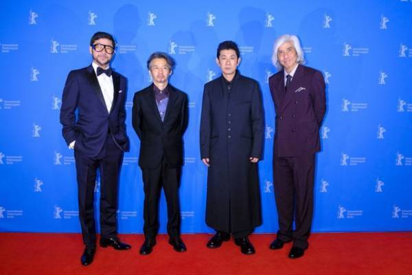 永瀬正敏＆浅野忠信＆佐藤浩市ら『箱男』ベルリン世界初上映に参加「時代が『箱男』に追いついた」と監督