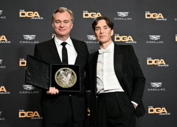 クリストファー・ノーラン監督、『オッペンハイマー』の脚本の表紙にキリアン・マーフィーへ感動的なメッセージ綴る