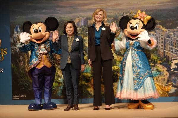 【ディズニー】新衣装のミッキー＆ミニーもお披露目！新エリア「ファンタジースプリングス」開業100日前セレモニー開催