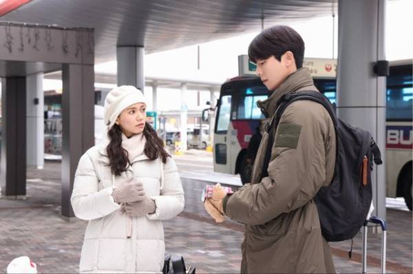 二階堂ふみ“侑里”とチェ・ジョンヒョプ“テオ”のキスに感動の声続々…「Eye Love You」6話