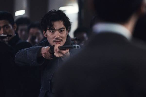 キム・ソンホら激しい銃撃戦ほか巨額の遺産巡る争い捉える『貴公子』場面写真