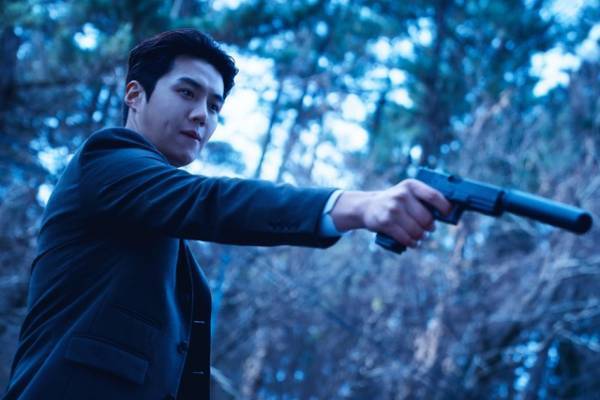 キム・ソンホら激しい銃撃戦ほか巨額の遺産巡る争い捉える『貴公子』場面写真