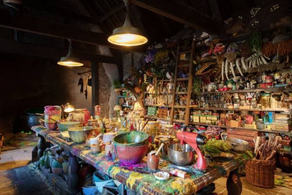 ジブリパーク新エリア「魔女の谷」初公開 『魔女の宅急便』『ハウルの動く城』をイメージ