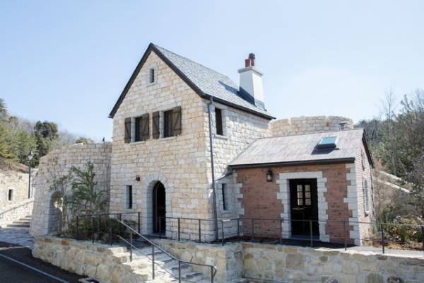 ジブリパーク新エリア「魔女の谷」初公開 『魔女の宅急便』『ハウルの動く城』をイメージ