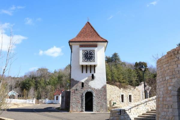 ジブリパーク新エリア「魔女の谷」初公開 『魔女の宅急便』『ハウルの動く城』をイメージ