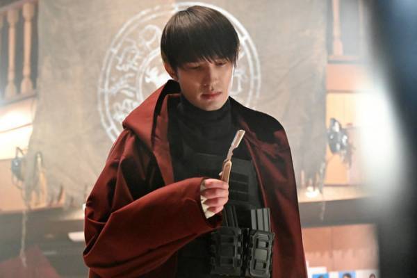 櫻井翔“武蔵”vsジェシー“大河”、比嘉愛未“裕子”の1年前の罪とは…「新空港占拠」第8話