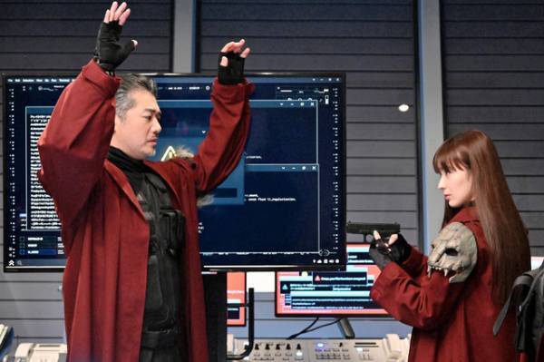 櫻井翔“武蔵”vsジェシー“大河”、比嘉愛未“裕子”の1年前の罪とは…「新空港占拠」第8話