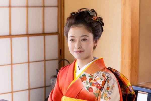 橋本環奈、夢に向かって邁進する「万博の太陽」魅力はじけるカット公開