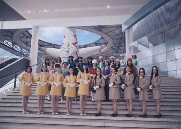 橋本環奈、夢に向かって邁進する「万博の太陽」魅力はじけるカット公開