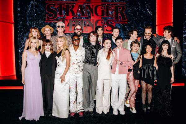 「ストレンジャー・シングス」最終章、ダファー兄弟が新たなオフショットをシェア