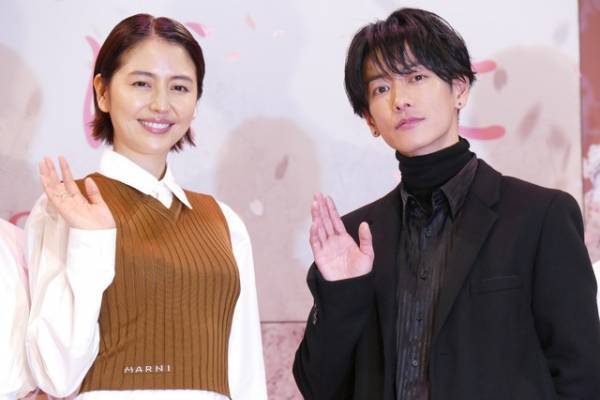長澤まさみ、映画初共演の佐藤健は「カッコ良すぎて、こっちが恥ずかしく」