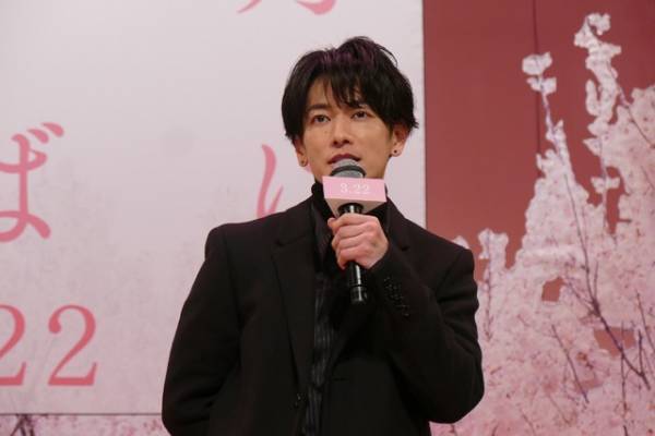 長澤まさみ、映画初共演の佐藤健は「カッコ良すぎて、こっちが恥ずかしく」