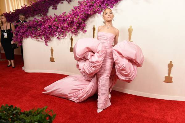【第96回アカデミー賞】華やかなレッドカーペットのファッションチェック