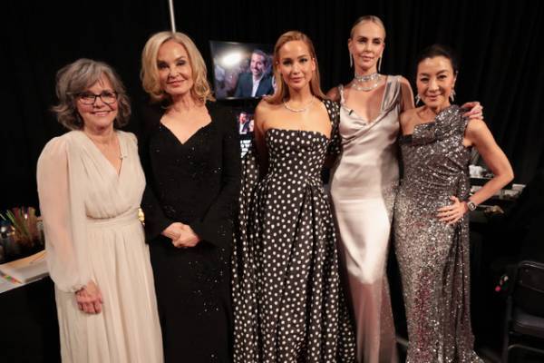 【第96回アカデミー賞】華やかなレッドカーペットのファッションチェック