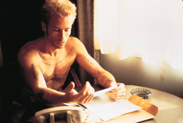 アカデミー賞7冠『オッペンハイマー』公開記念、クリストファー・ノーラン『メメント』限定上映