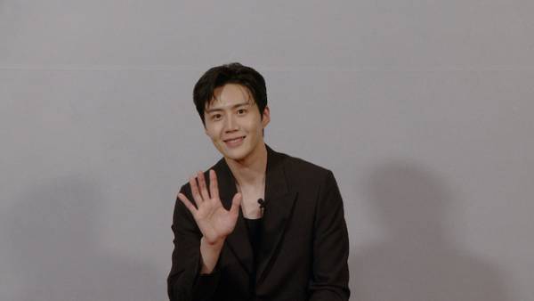 キム・ソンホのコメント付き『貴公子』本編映像　不気味に笑う“貴公子”は『時計じかけのオレンジ』を参考に