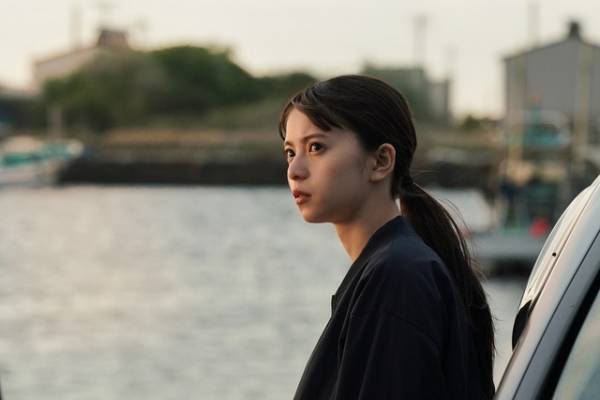 木村多江＆齋藤飛鳥、緊迫の電話…『映画 マイホームヒーロー』本編映像