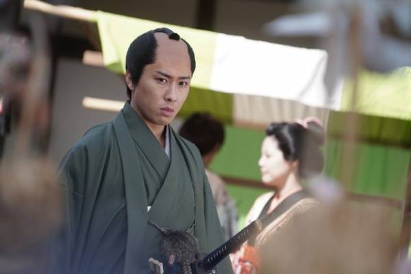 亀梨和也が一人二役「全然違う種類の色気」「別人」の声上がる…「大奥」10話