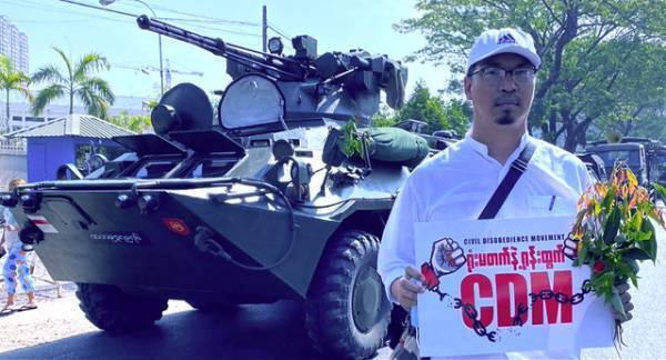 指名手配、ジャングルでの潜伏生活…闘い続ける映画監督の姿映し出す『夜明けへの道』予告編