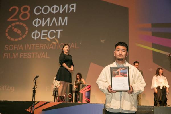 水川あさみ「喜びで胸が熱く」『霧の淵』ブルガリア最大規模の映画祭で快挙　“母娘”の新場面写真解禁