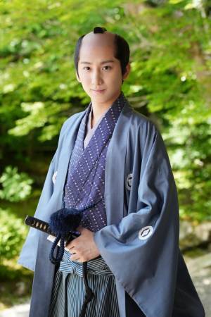 上白石萌音＆京本大我が凸凹バディ！ 宮部みゆき「震える岩」実写化