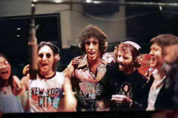 別居中のプライベートな時間を切り取る『ジョン・レノン　失われた週末』日本版予告編＆場面写真