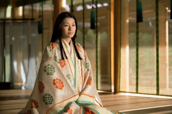 源明子役の瀧内公美、扇を狙うシーンは「不思議な感覚」高畑充希も登場の「光る君へ」君かたり