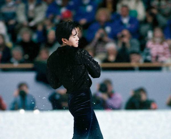 池松壮亮のフィギュアスケーター姿が公開『ぼくのお日さま』