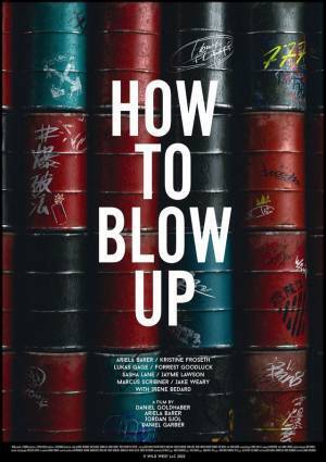 爆破するためのオイルバレルが積み重なる『HOW TO BLOW UP』日本版コンセプトビジュアル